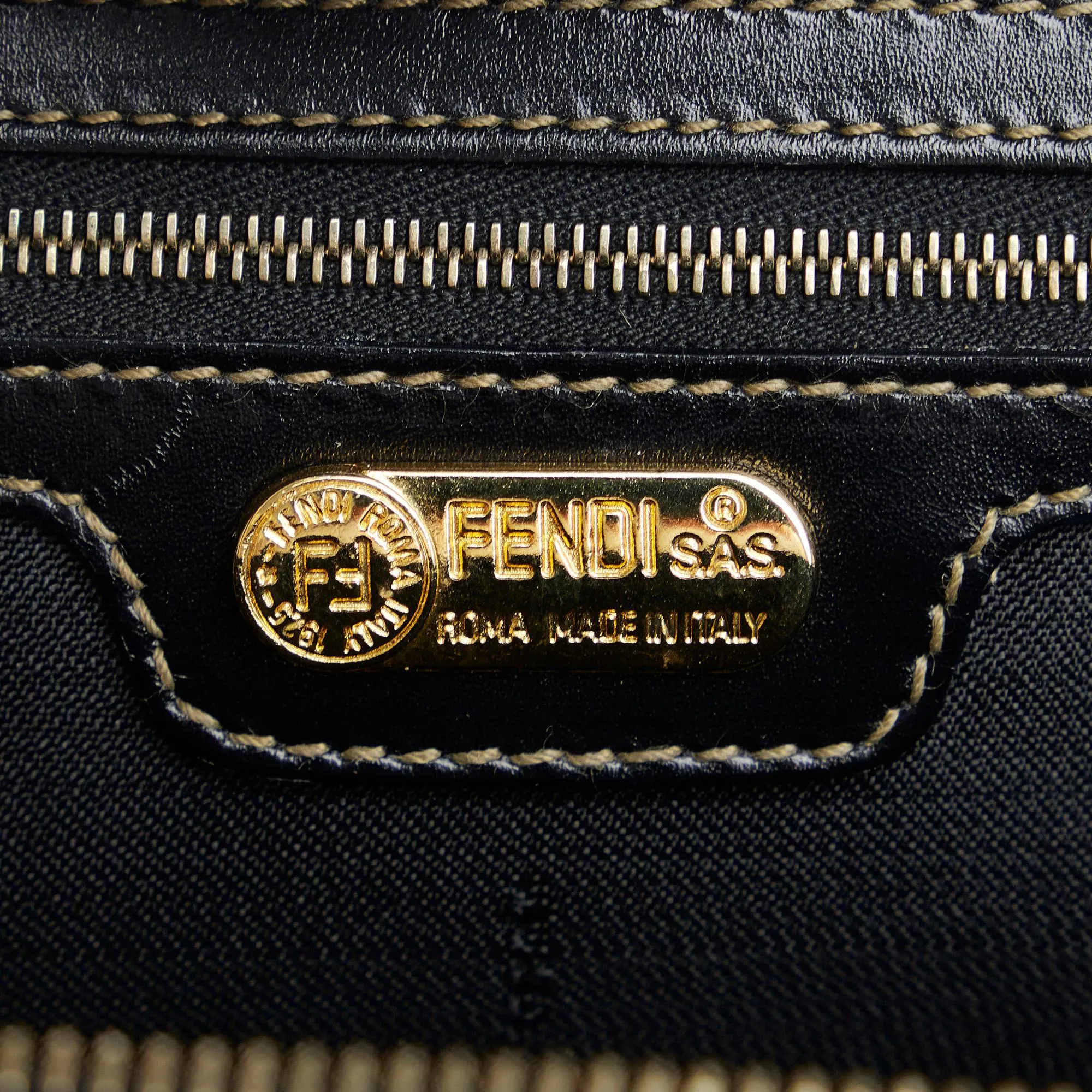 Fendi Pequin Boston Bag (SHG-JOhchg)