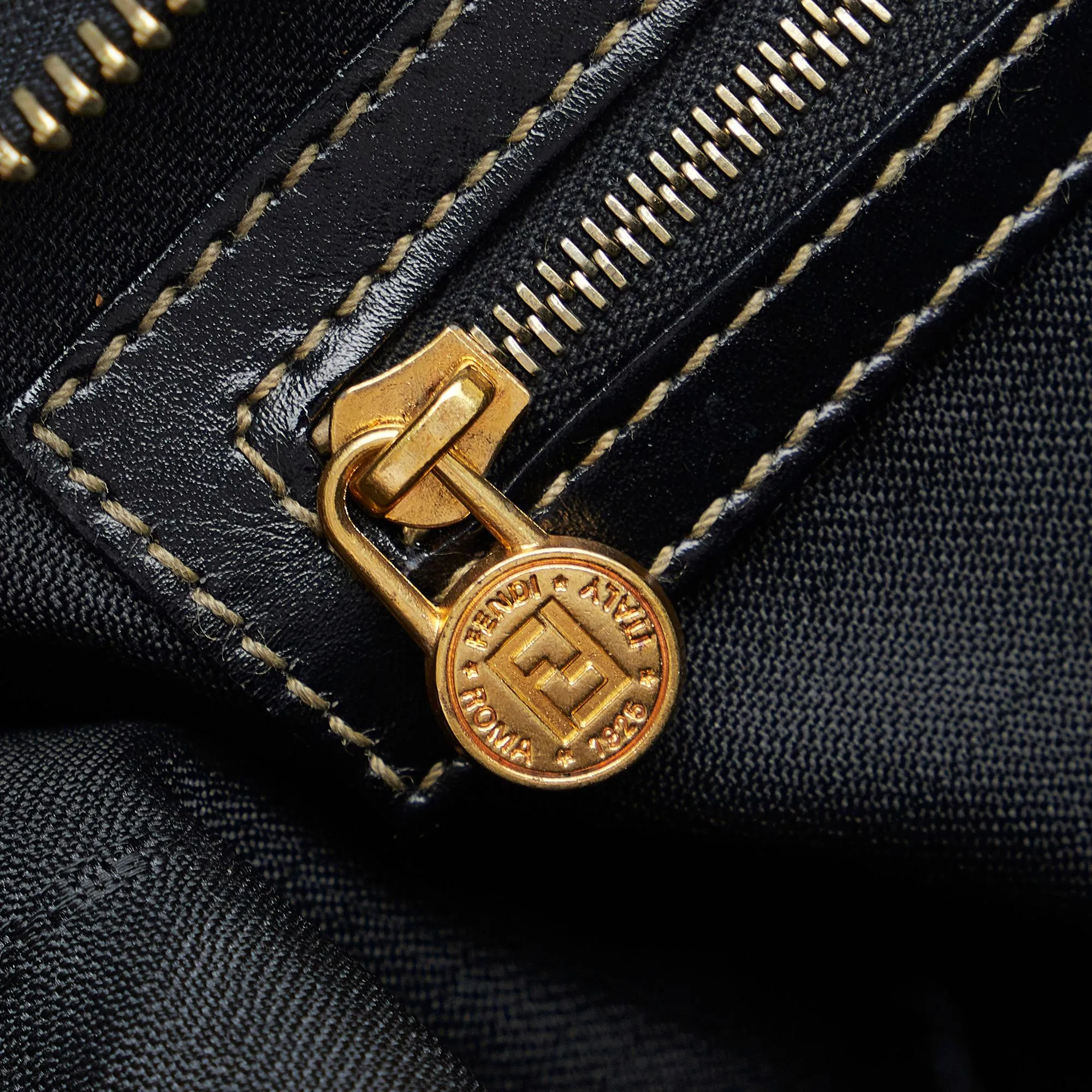 Fendi Pequin Boston Bag (SHG-JOhchg)
